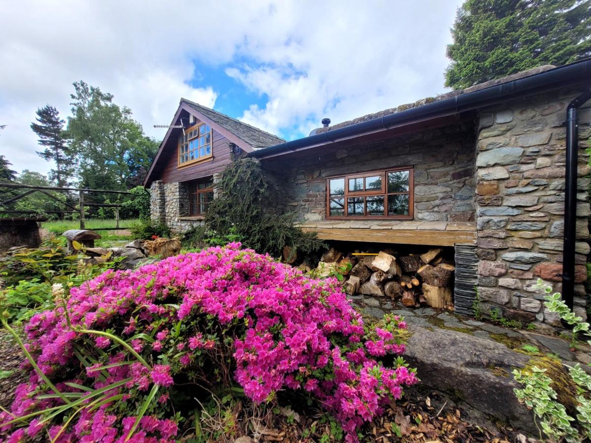 Loch Lomond shore Boat House - Housity