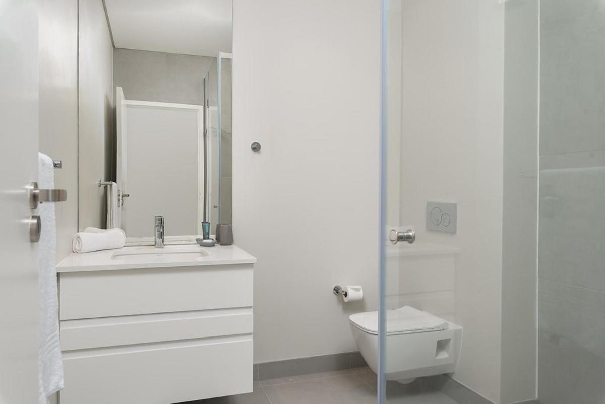 Suitetrails - Spacious, Well Appointed and Modern Apartment