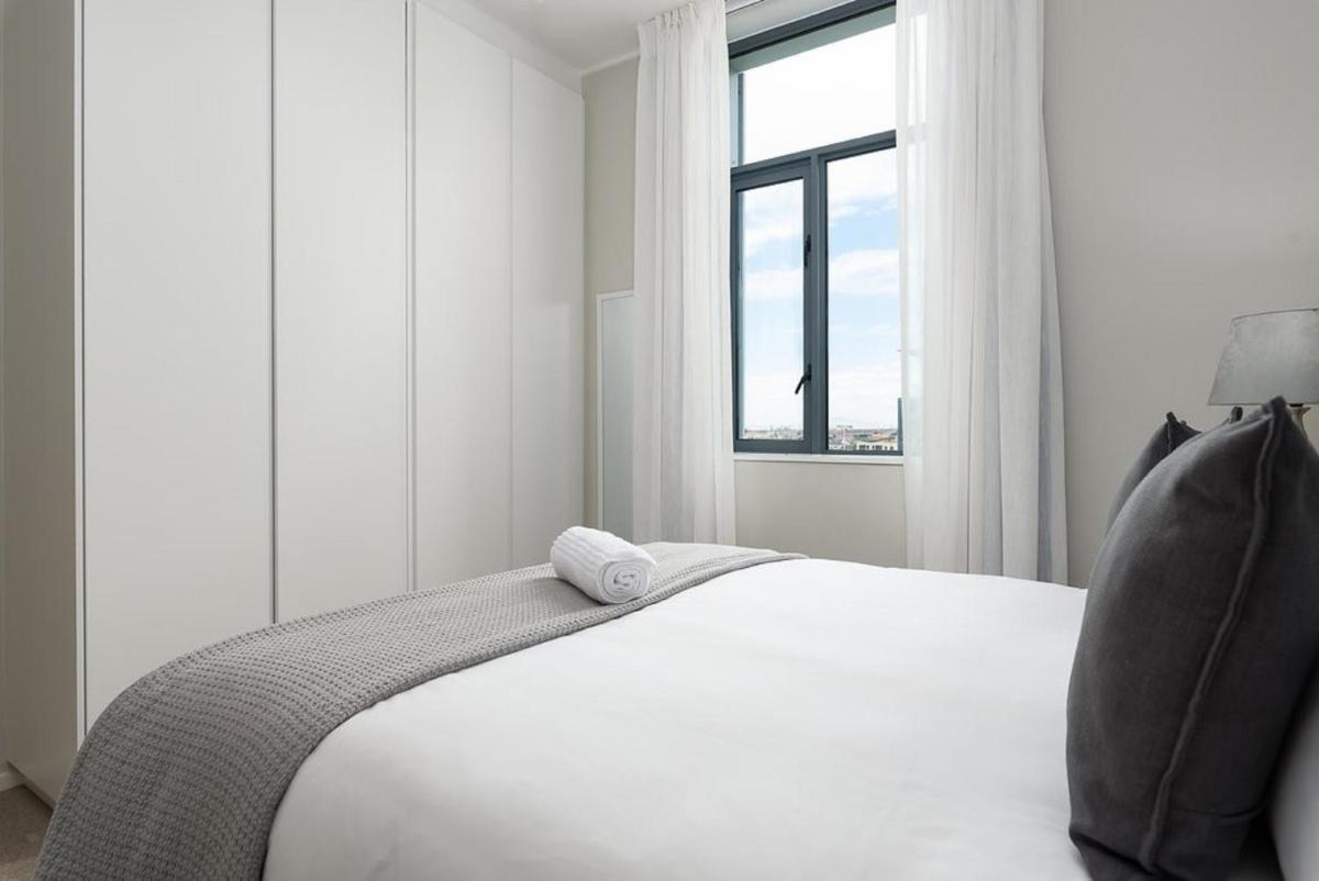 Suitetrails - Spacious, Well Appointed and Modern Apartment