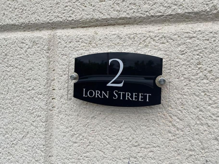 Superb House - 2 Lorn Street - Housity