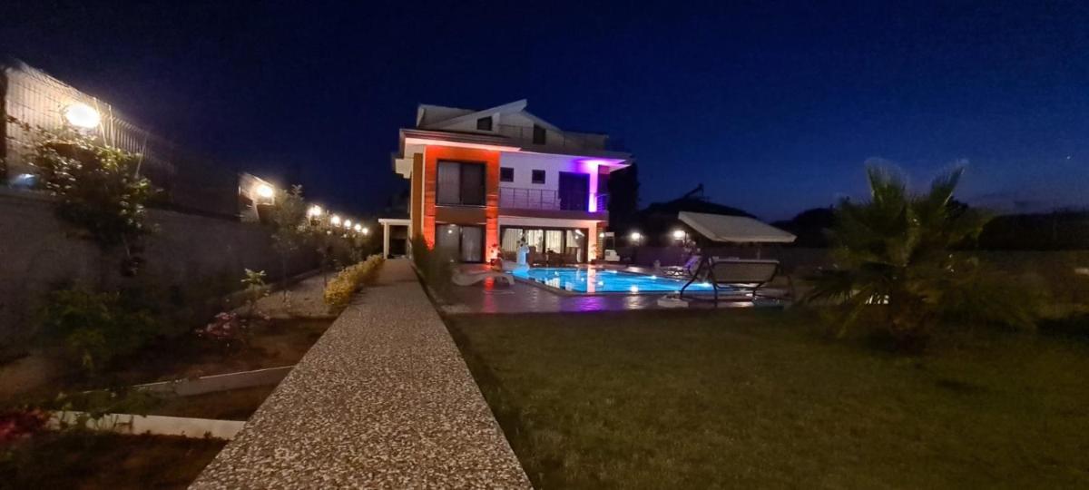 Villa Ay, Fethiye Çiftlikte, 6 Yatak odalı, 14 Kişilik , Müstakil Havuzlu Lüks Villa - Housity