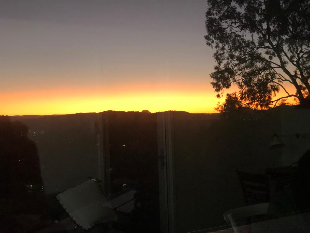 Self Contained Apartment, Queen bed, Own deck & great views - Housity