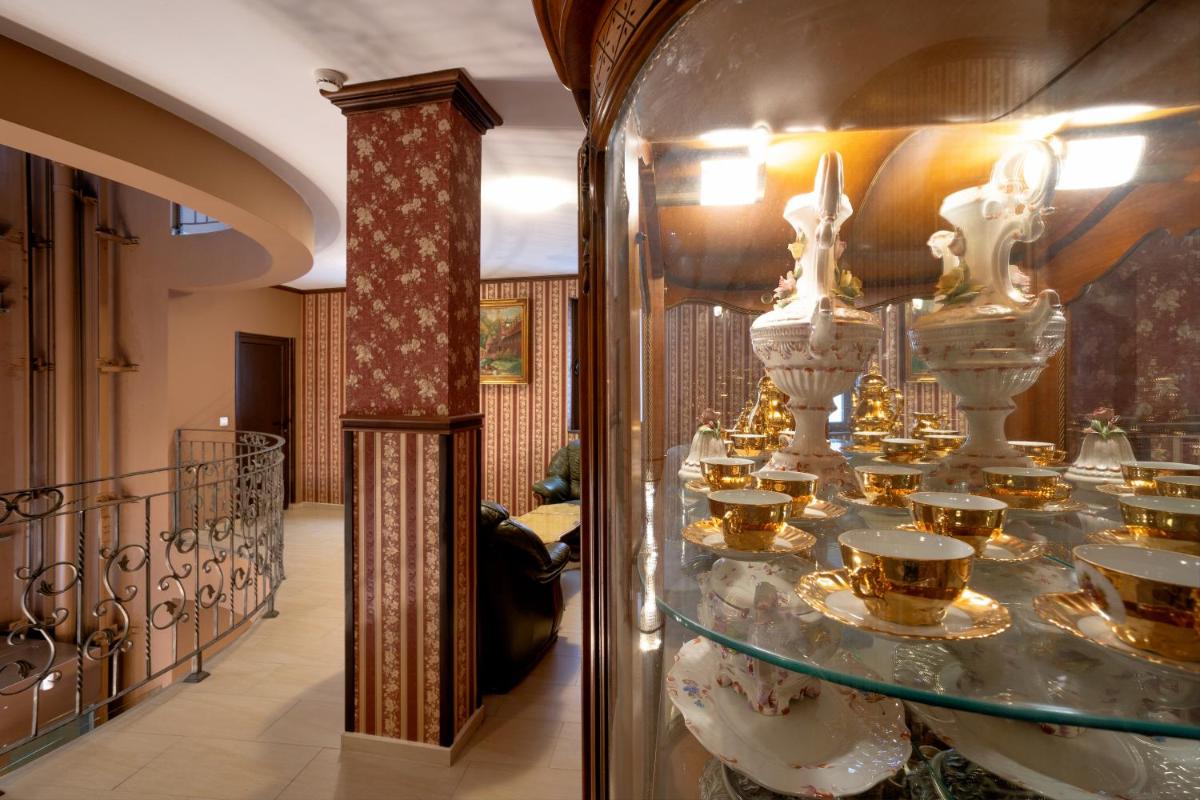 Real Hotel - Housity