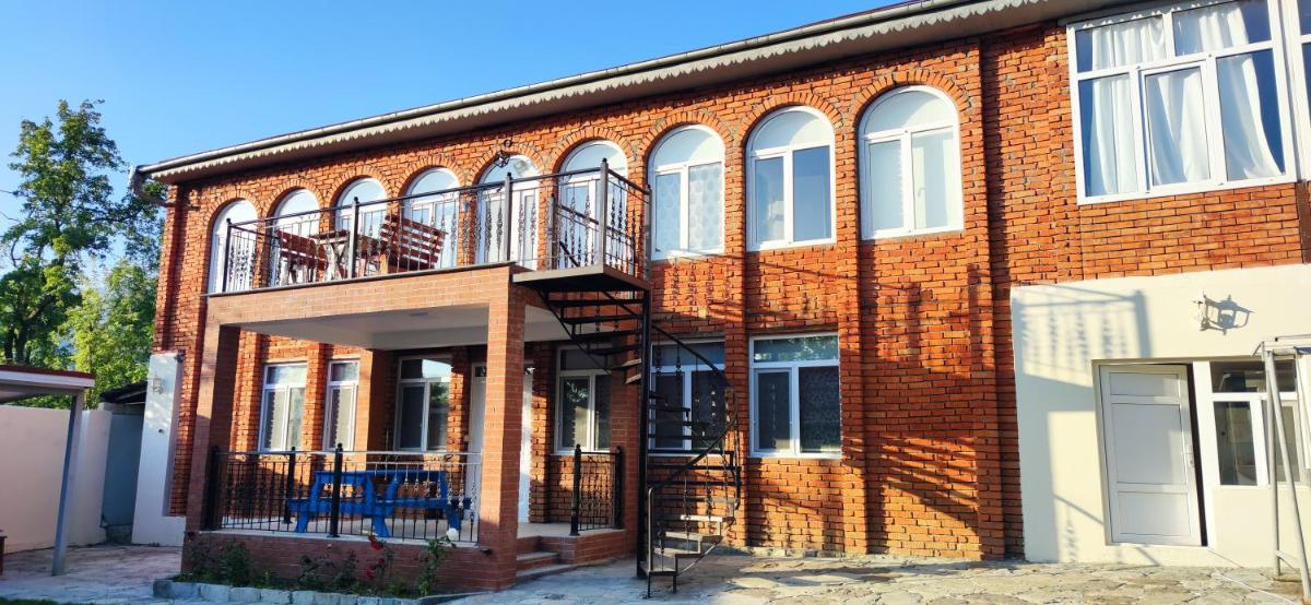 Brick House - Housity