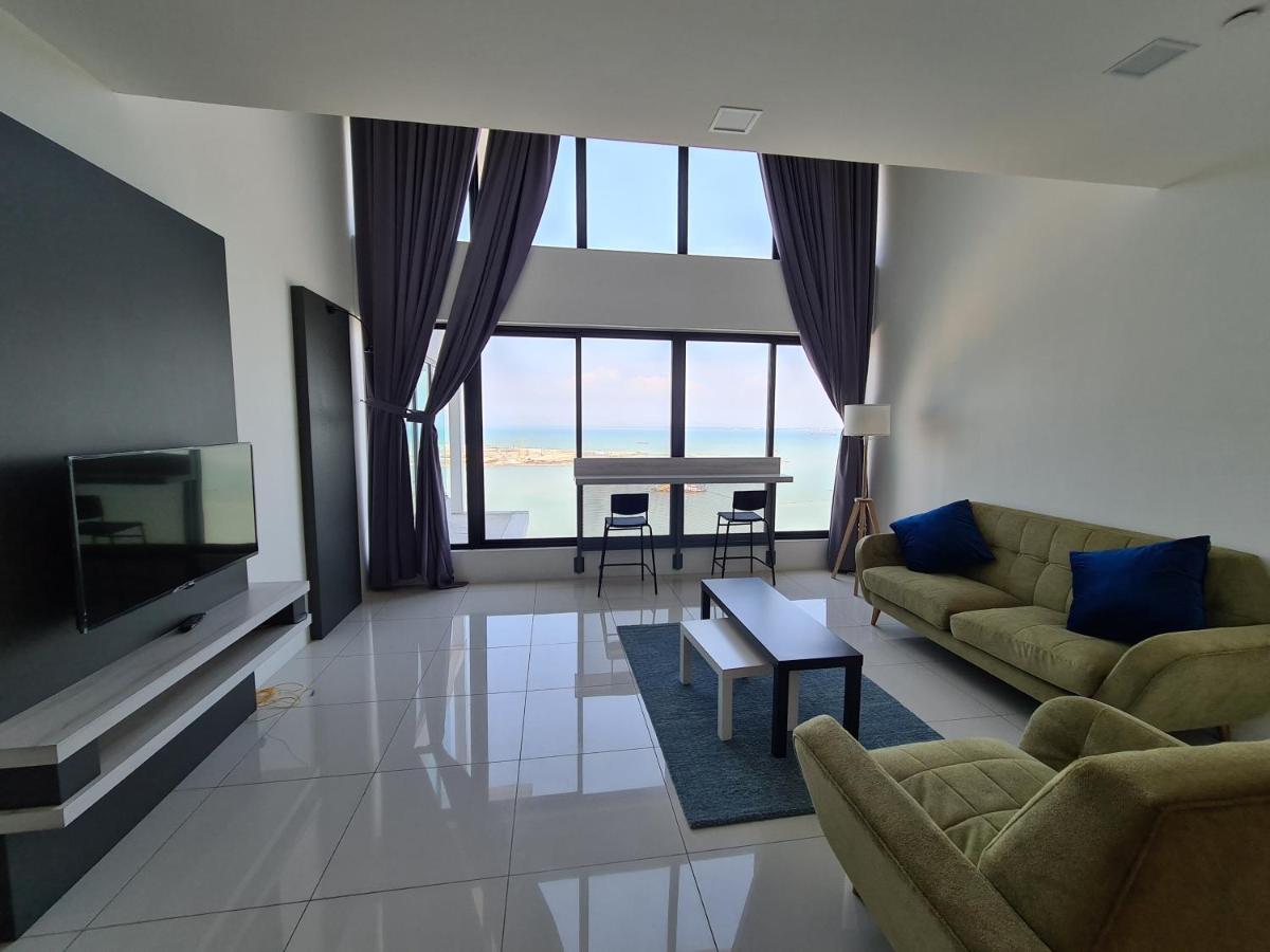 Sunrise Gurney Premium Executive City/Seafront suite - Penang - Housity