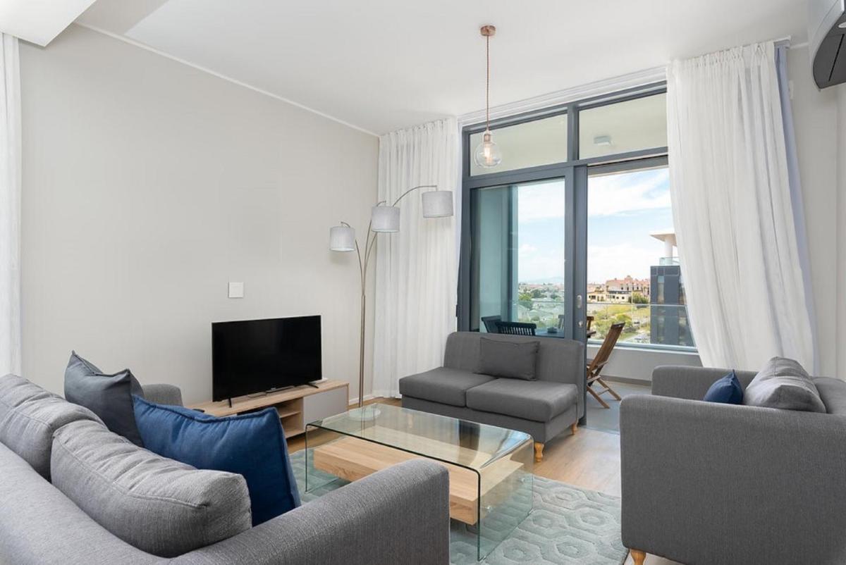 Suitetrails - Spacious, Well Appointed and Modern Apartment