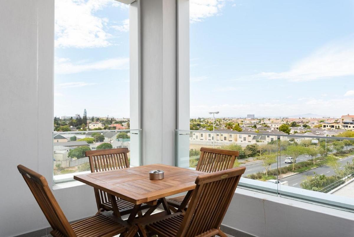 Suitetrails - Spacious, Well Appointed and Modern Apartment