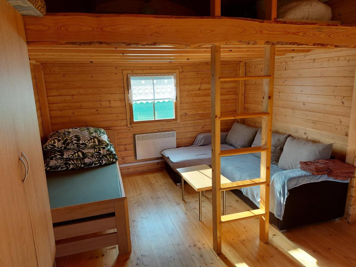 Chatička Evička - Housity