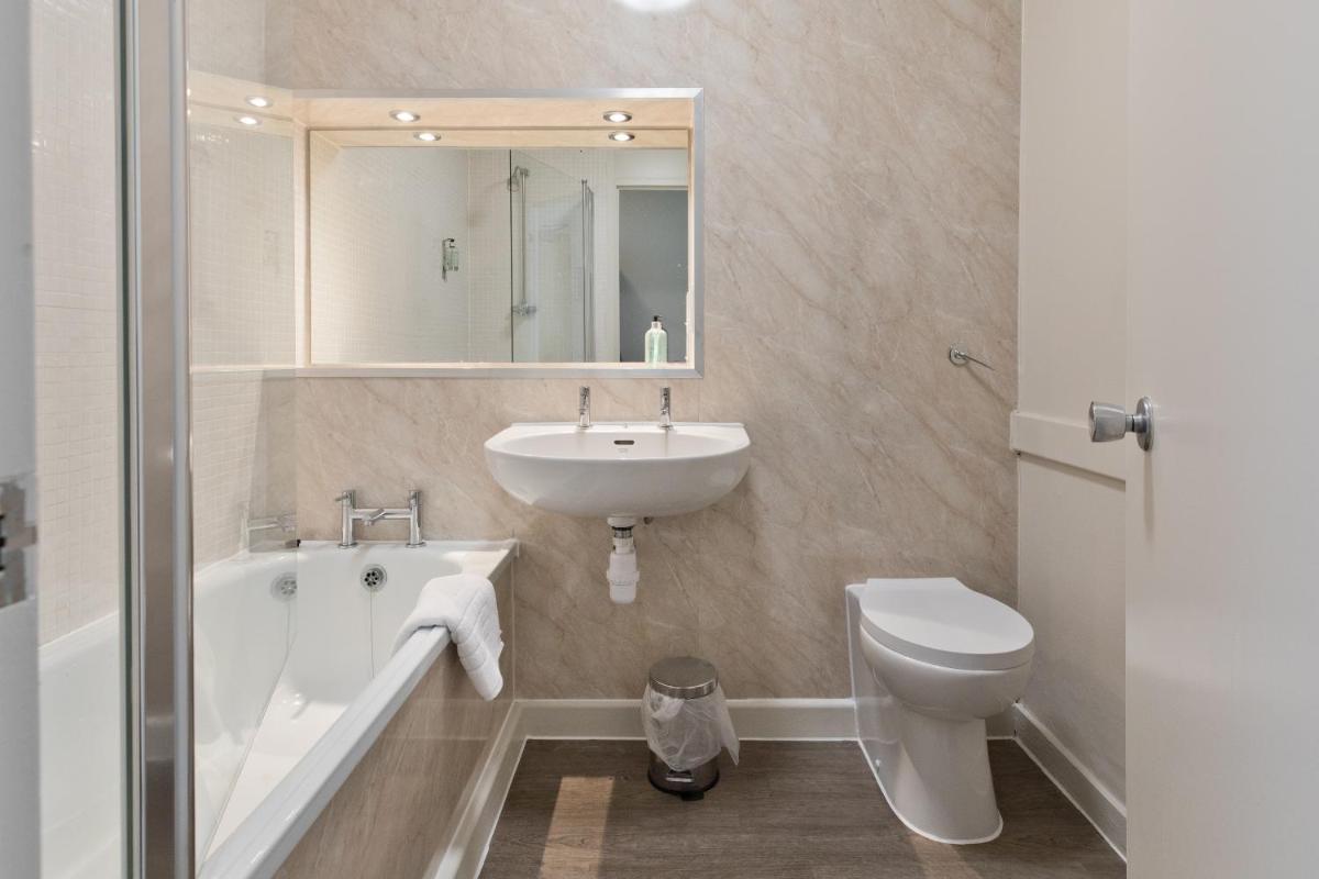 Blue Bell Lodge Hotel - Housity