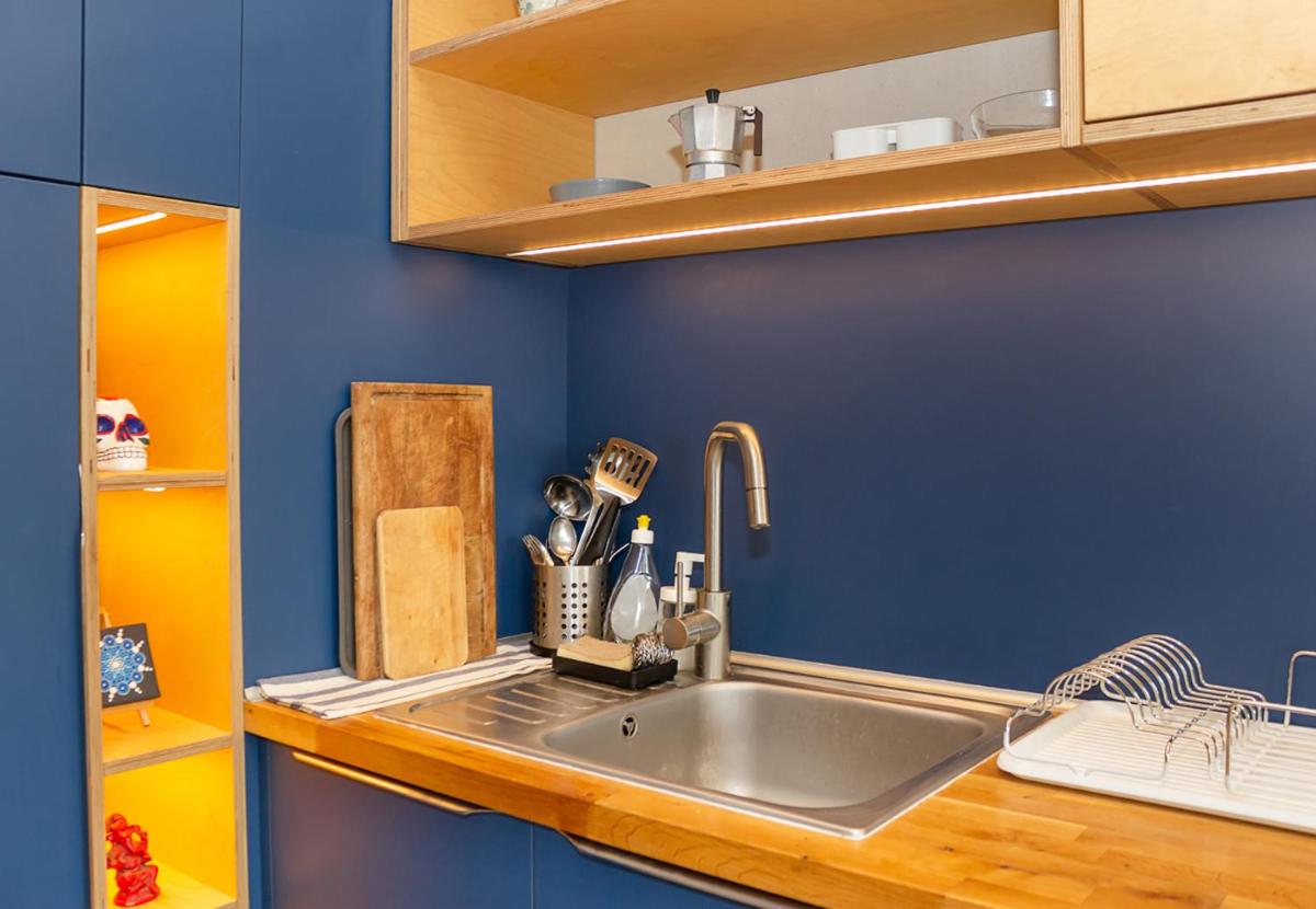 Suitetrails - Lively Artistic 1BD Apartment with sea view in Varna