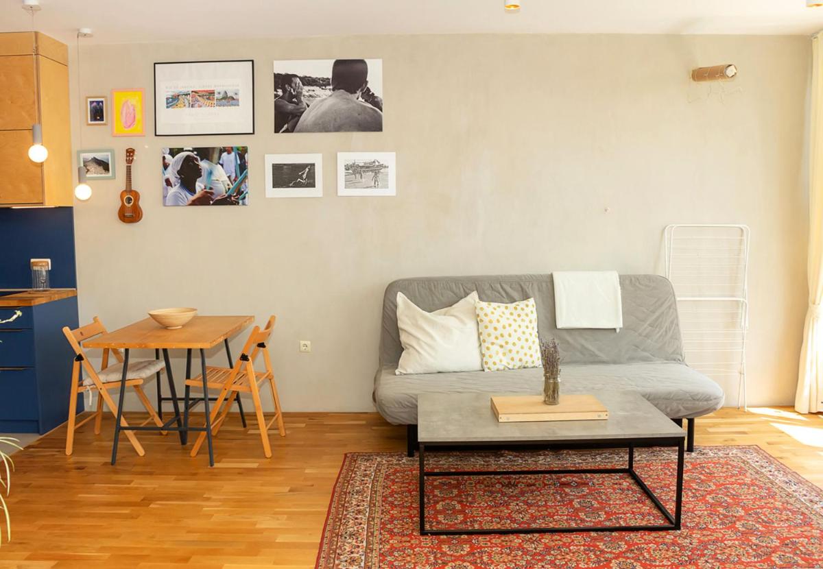 Suitetrails - Lively Artistic 1BD Apartment with sea view in Varna