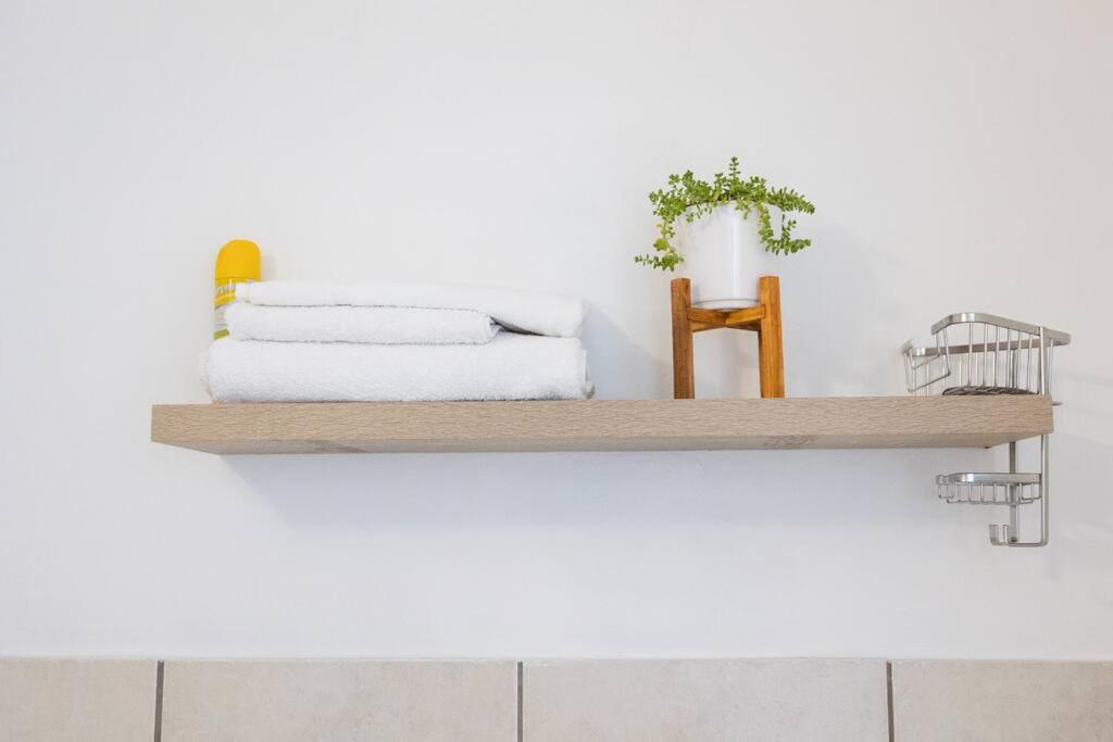 Modern, trendy and comfortable 2 bedroom apartment in Cape Town - Hizvo