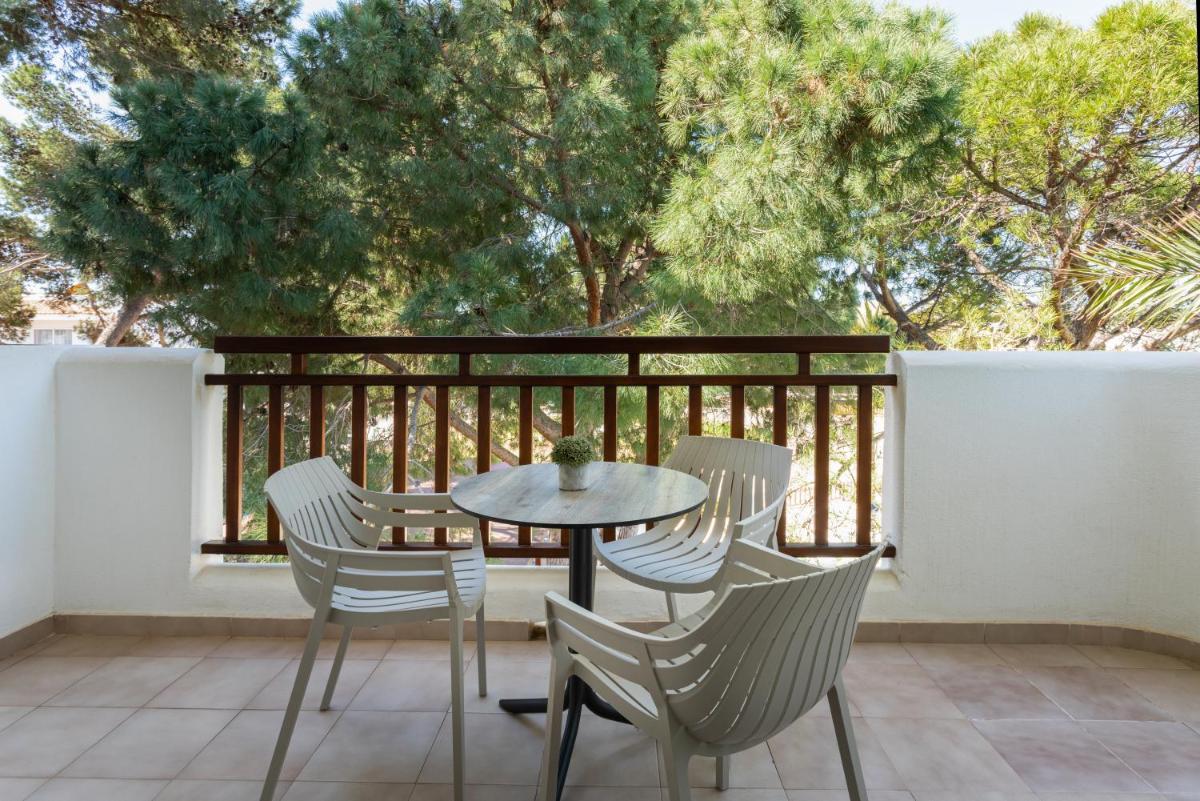 Un balcón o terraza de Inturotel Cala Azul