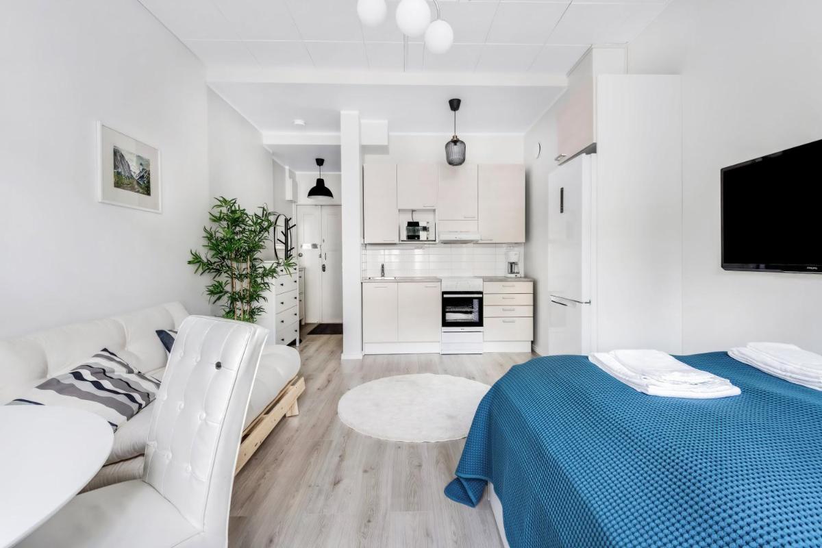 WeHost Stylish Studio with Garden View - Housity
