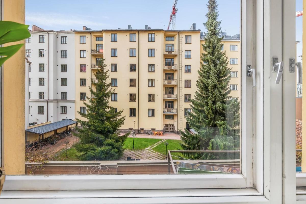 WeHost Stylish Studio with Garden View - Housity