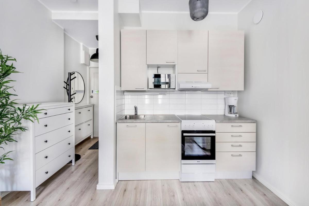 WeHost Stylish Studio with Garden View - Housity