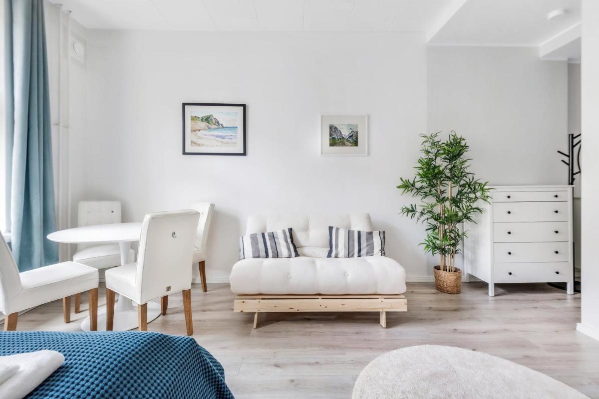 WeHost Stylish Studio with Garden View - Housity