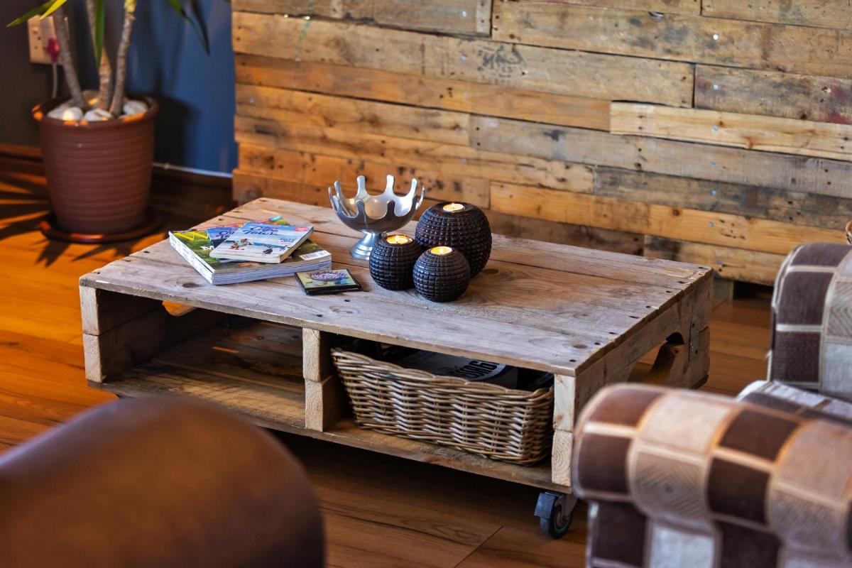 Modern Shabby Chic Apartment - Housity