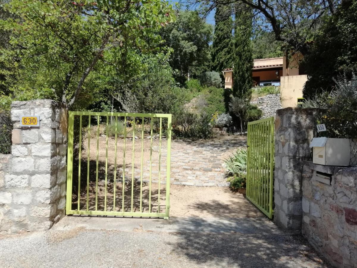 T2 36 m2, RdC de villa, clim, gd jardin clos, animx ok, quartier Mt Faron très calme, wifi, parking - Housity