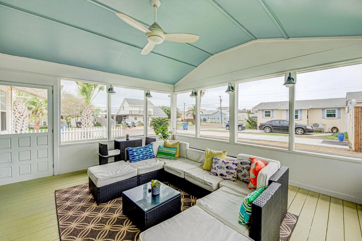 Breezy Cottage - AB416 - Housity