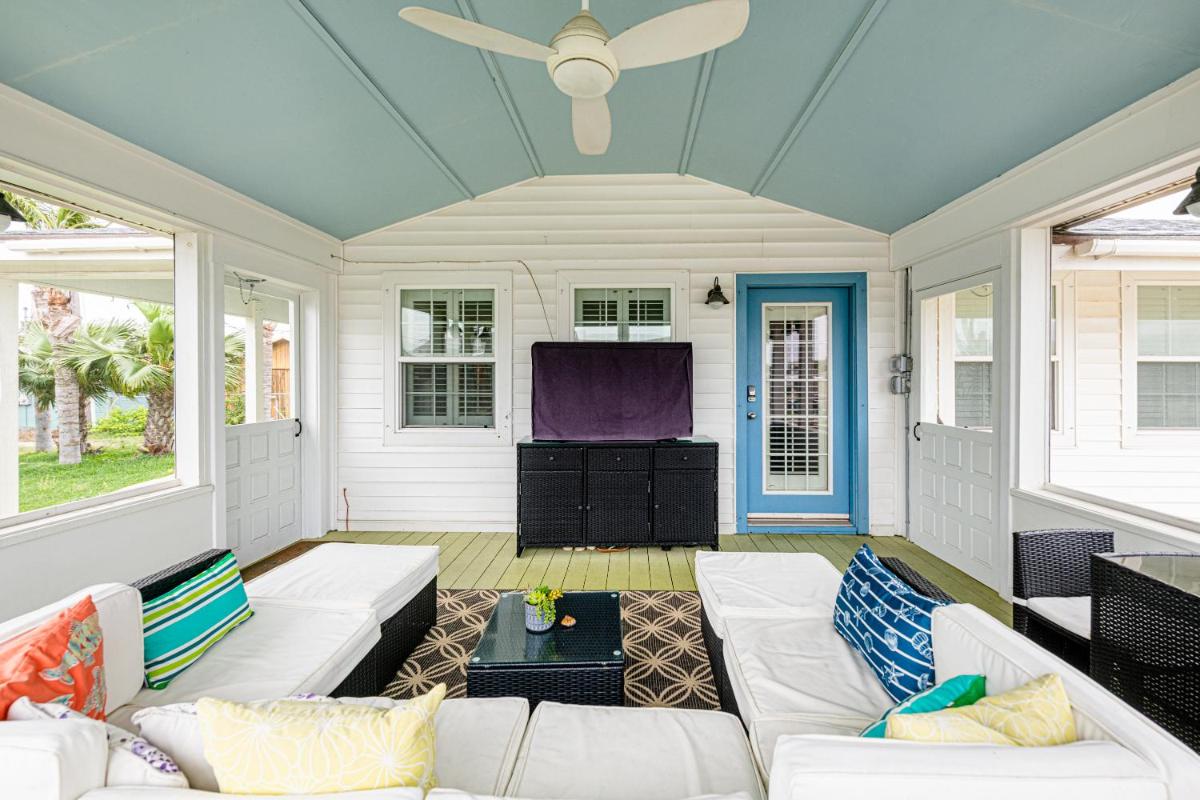 Breezy Cottage - AB416 - Housity