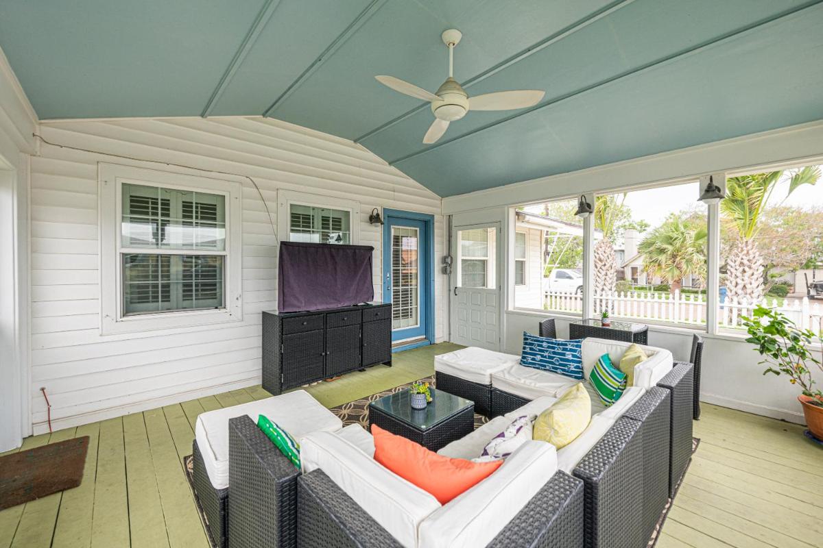 Breezy Cottage - AB416 - Housity