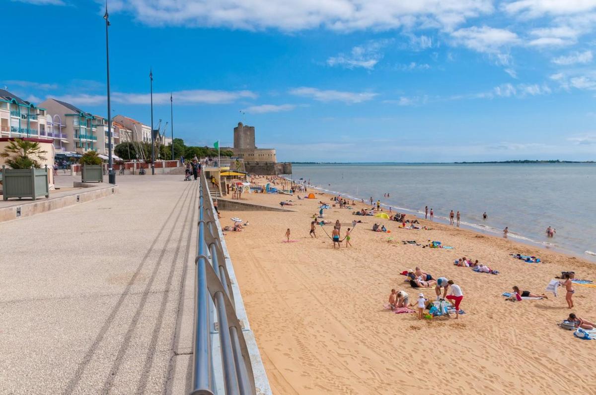 Fouras - T2 Hyper centre les pieds dans le sable ! - Housity