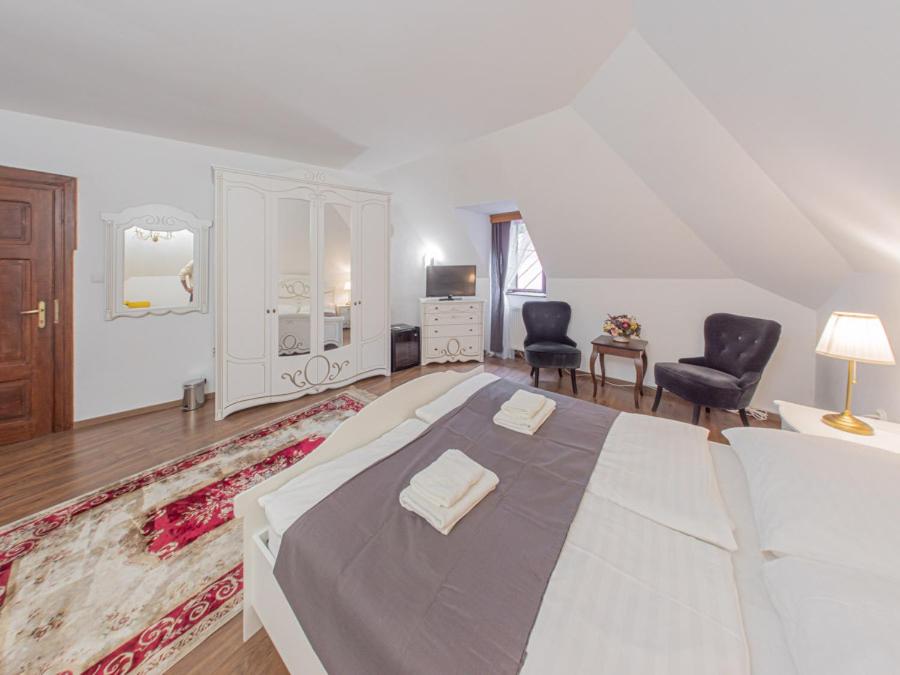 Hotel Salamander - Housity