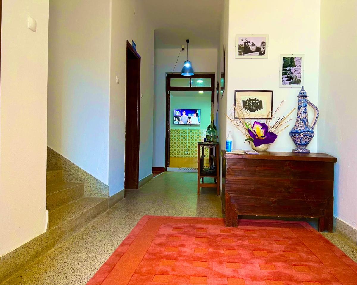 1955 Guest House - Housity