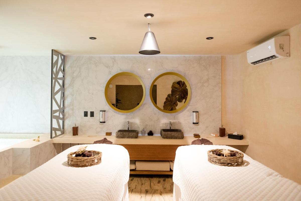The Reef Playacar Beach Resort & Spa-Optional All Inclusive - Housity