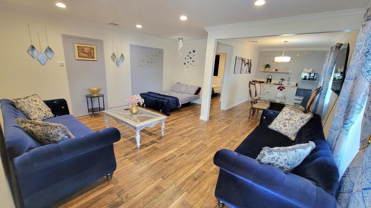 Large 1-Bedroom with kitchen In Encino - Housity