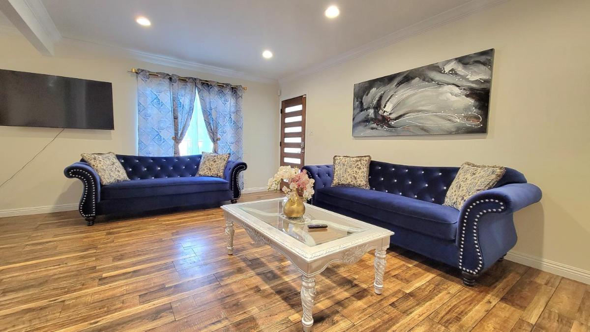 Large 1-Bedroom with kitchen In Encino - Housity