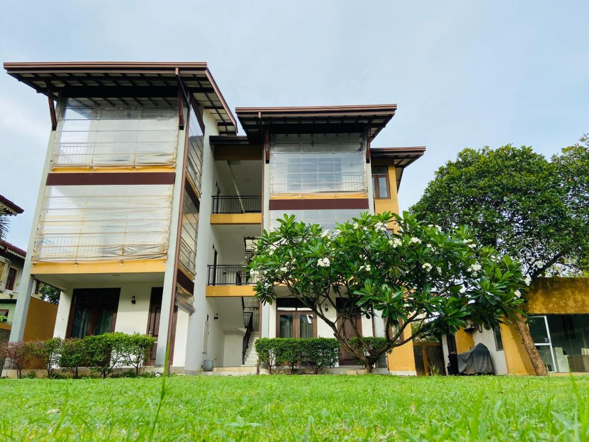 Sea Breeze Deluxe Inn - Housity