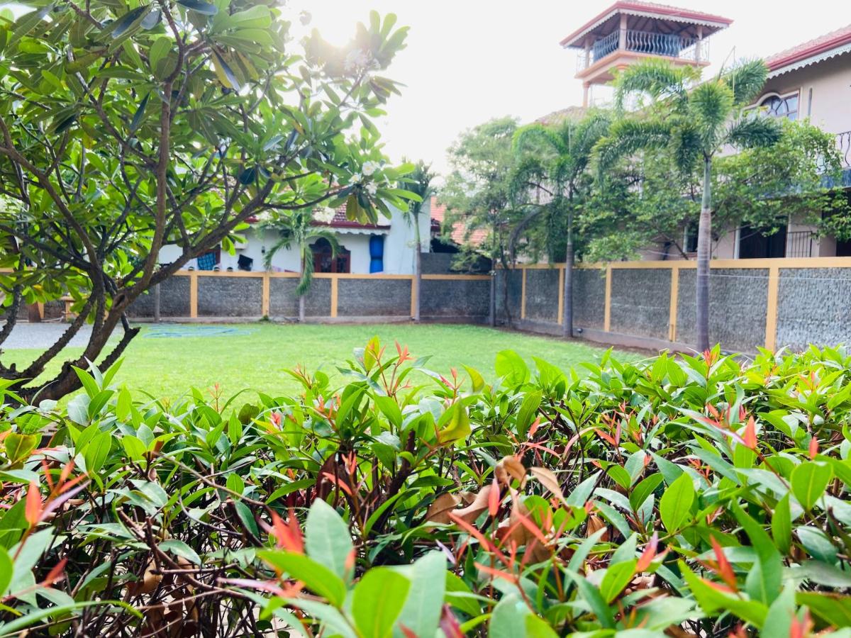 Sea Breeze Deluxe Inn - Housity