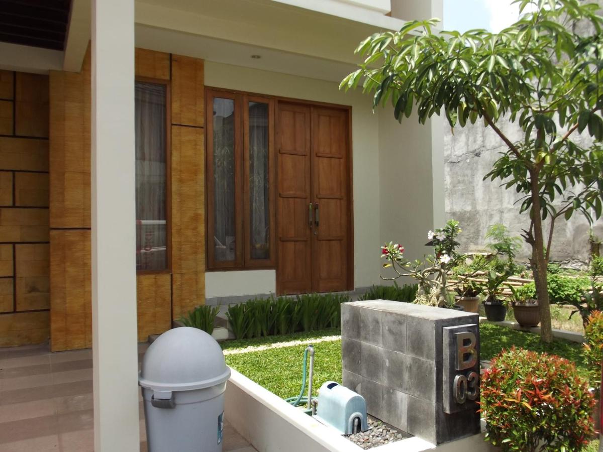 Three Bedrooms House with a Pool - Housity