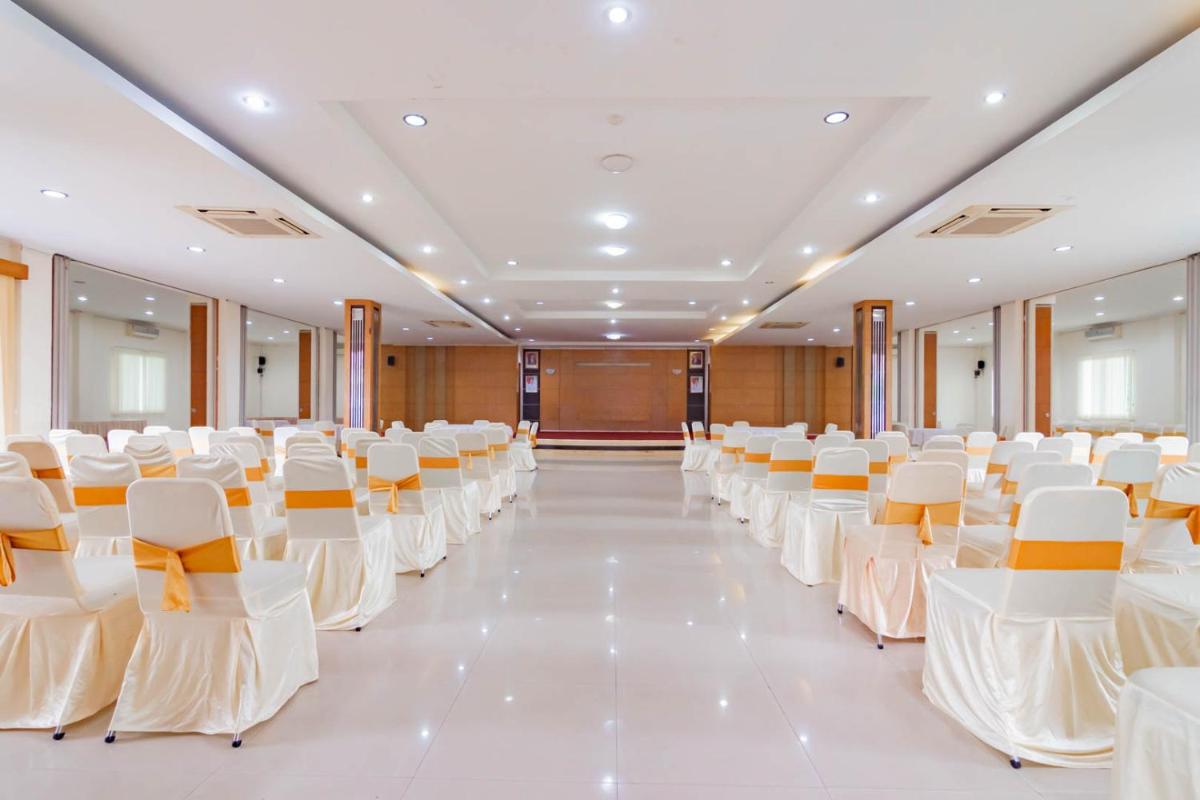 Urbanview Hotel Syariah Dapen Pontianak by RedDoorz - Housity