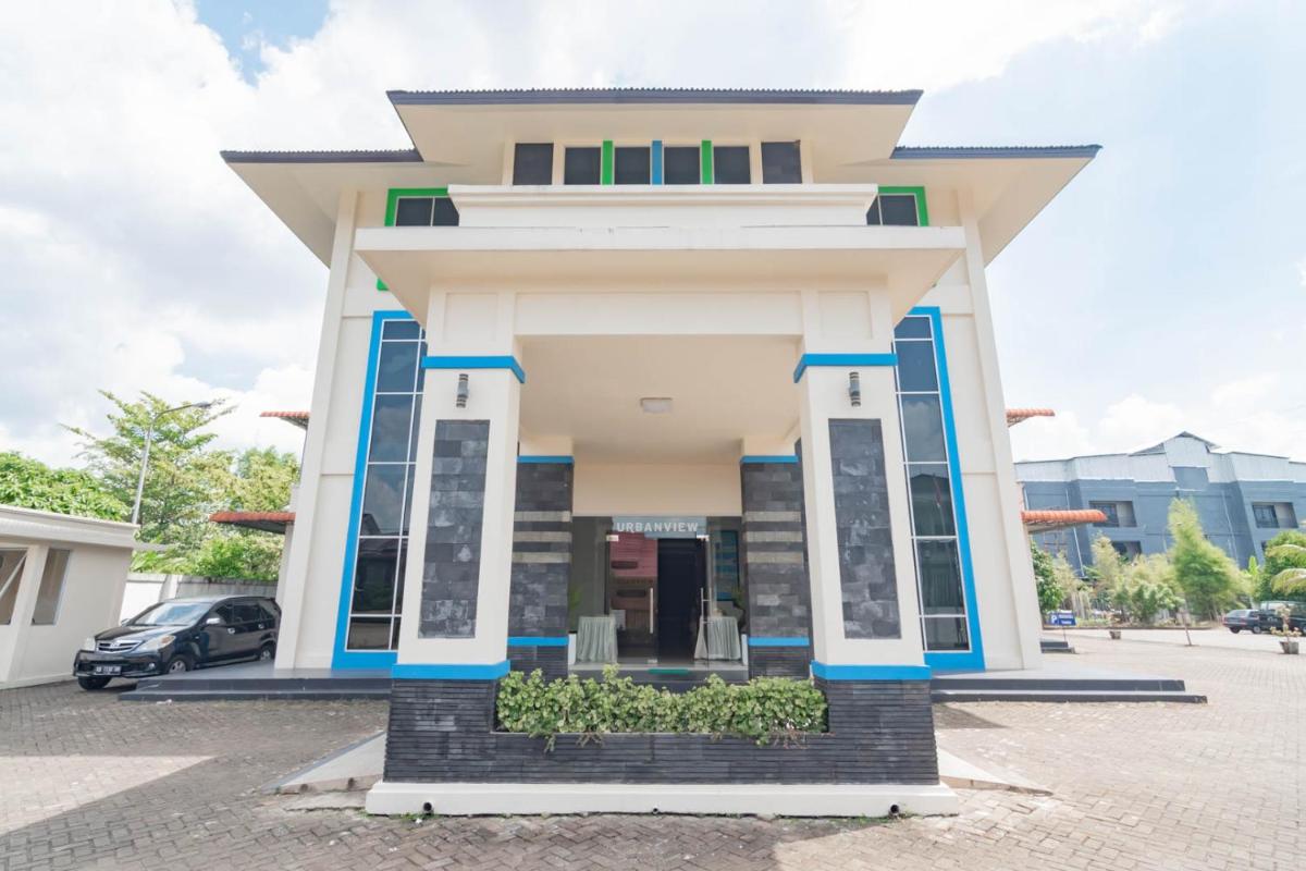 Urbanview Hotel Syariah Dapen Pontianak by RedDoorz - Housity