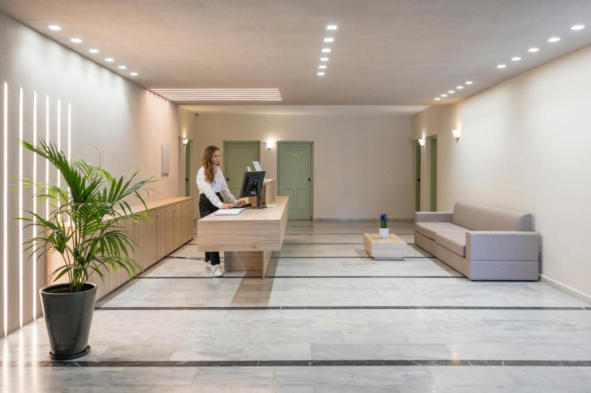 Summer Beach Hotel - Housity