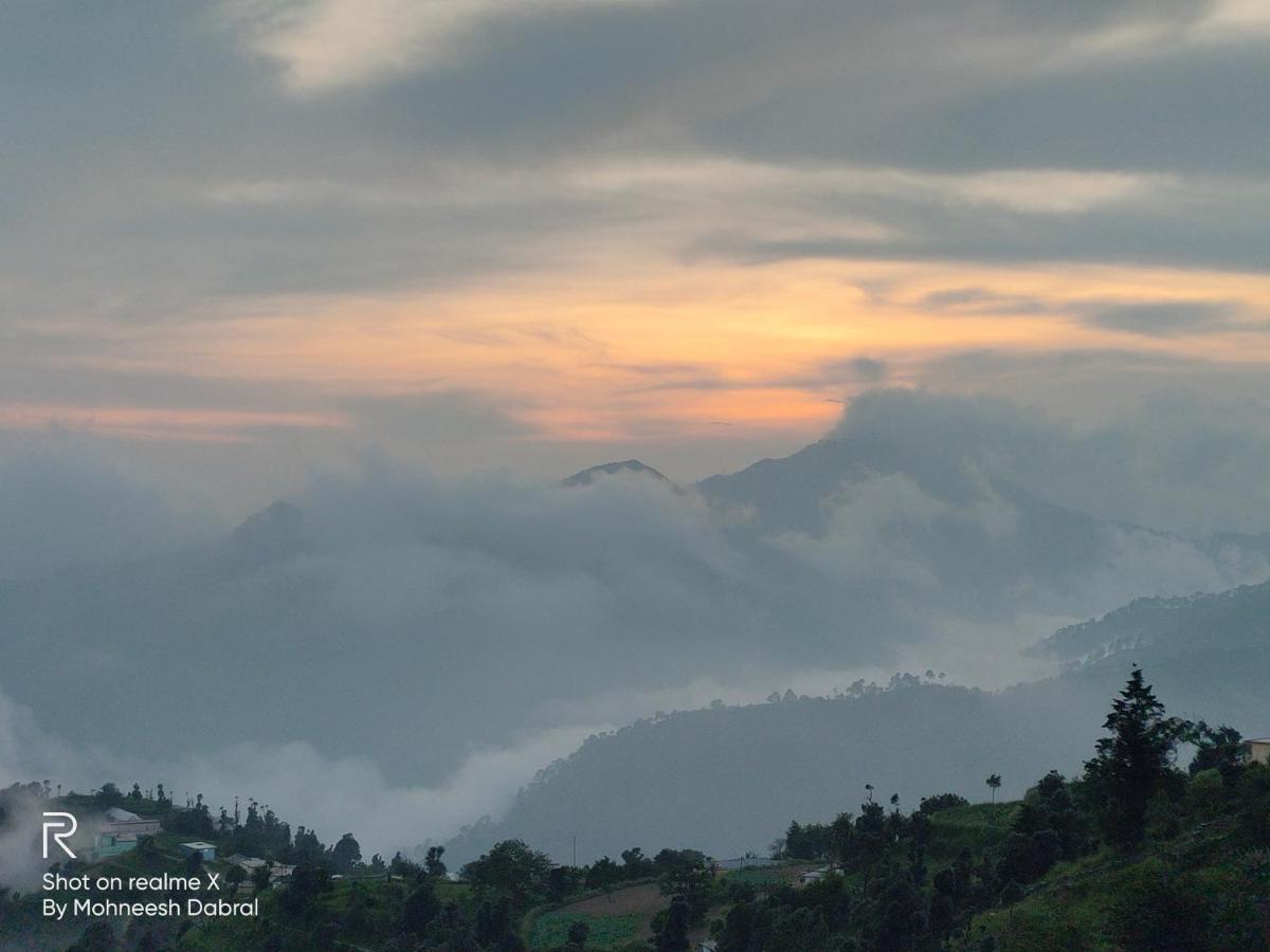 Hotel Sunrise Inn & Restaurant, Kanatal - Housity