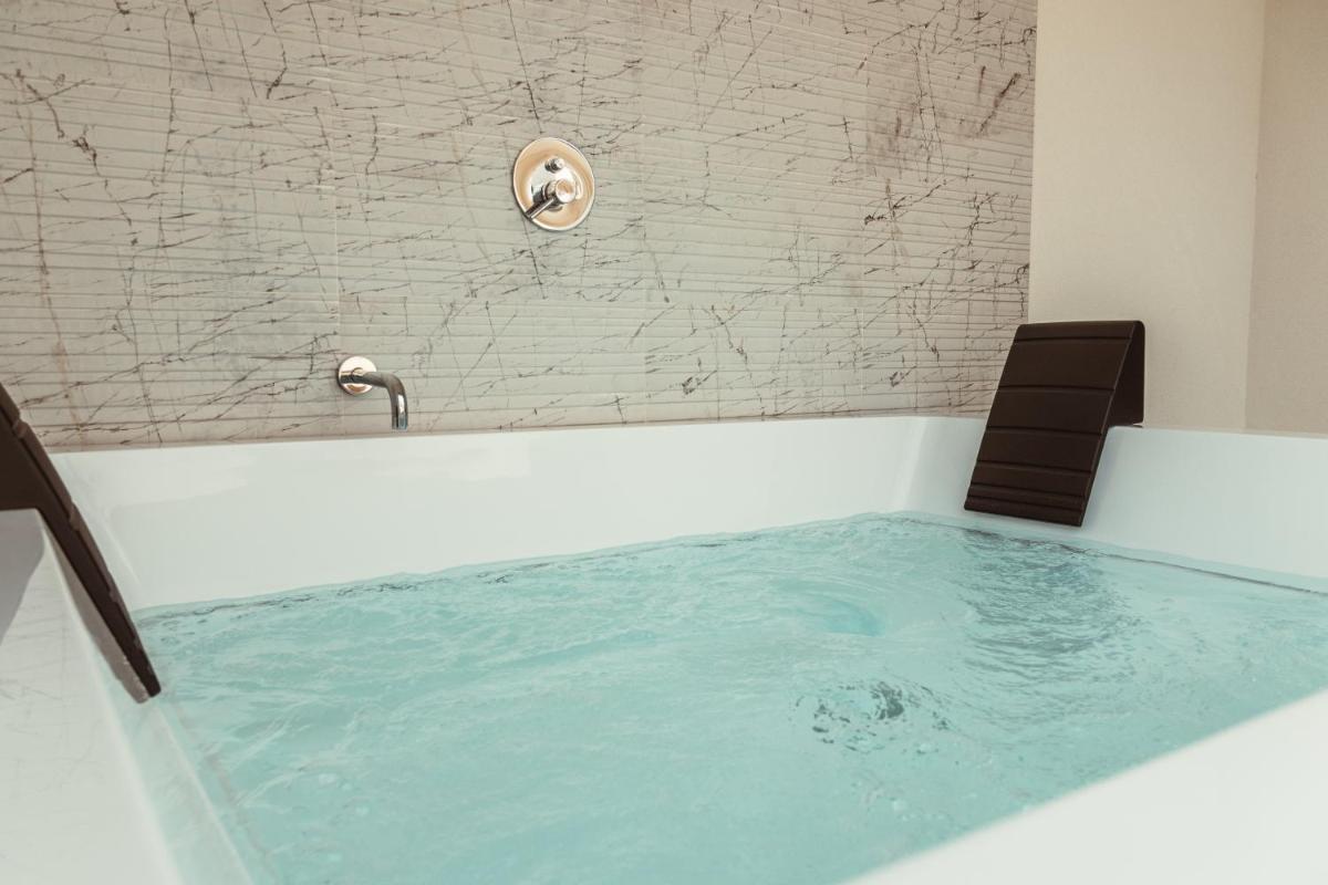 Da Riva Suite & Pool-Housea Travel - Housity