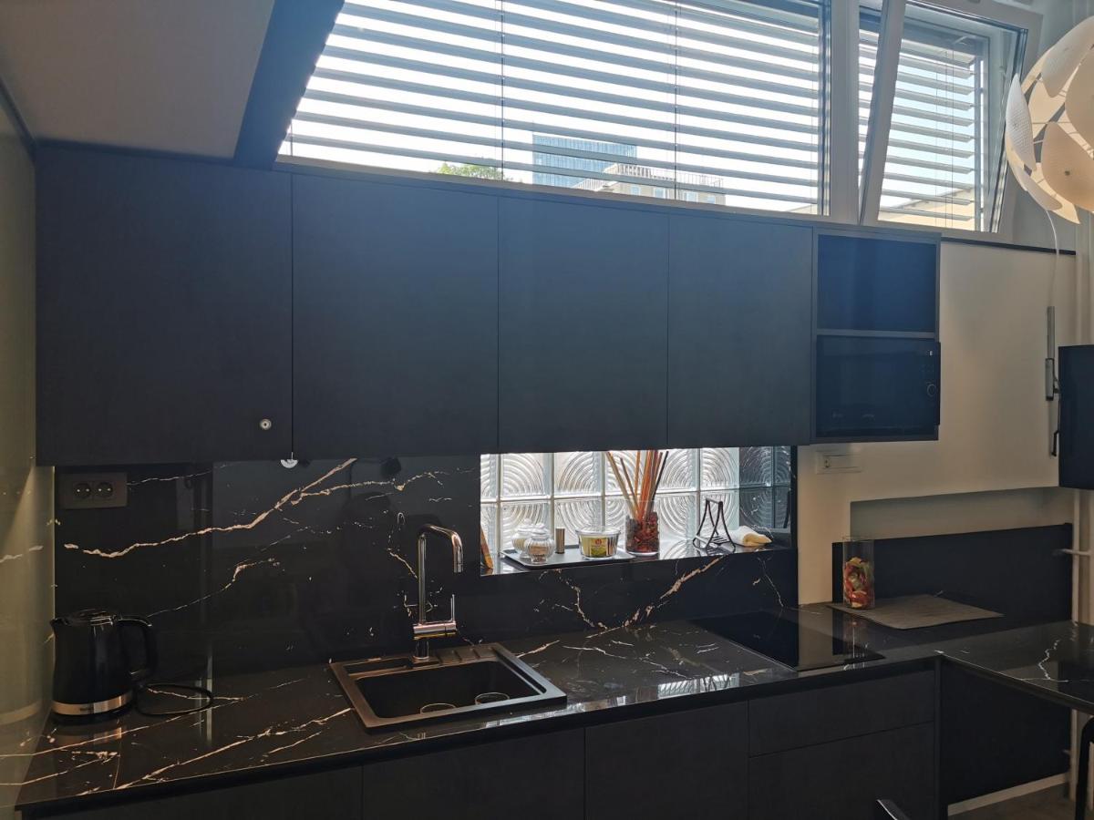 DREAMY CENTER LOCATION - Housity
