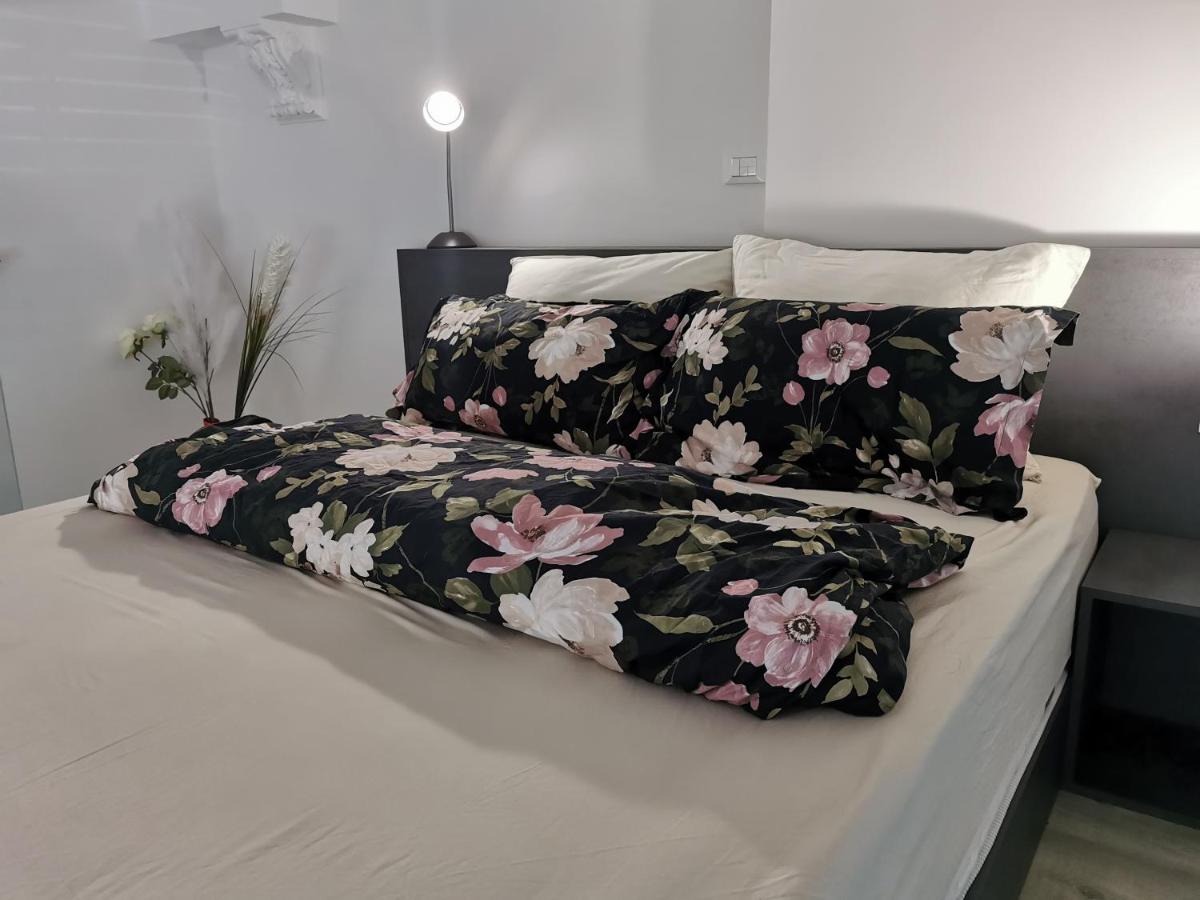 DREAMY CENTER LOCATION - Housity