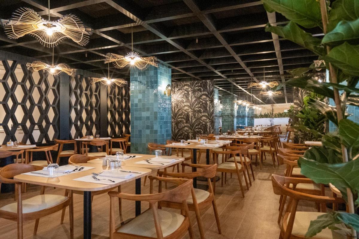 Un restaurante o sitio para comer en TRS Ibiza Hotel - Adults Only