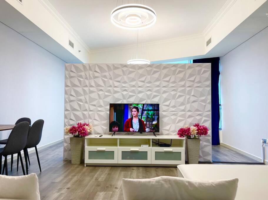 Cozy Upgraded Residential Flat with sea, Mangrove, pool view - 1203 Not Hotel - Housity