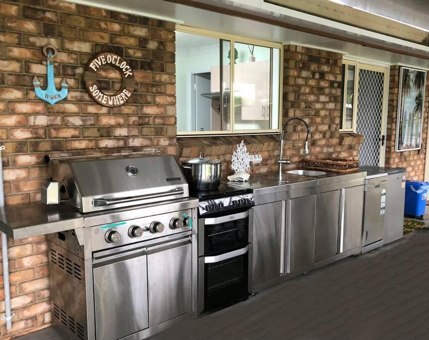 Pet friendly home with pool and boat parking. - Housity