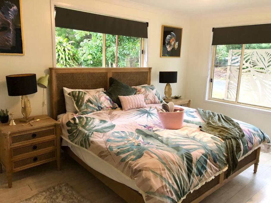 Pet friendly home with pool and boat parking. - Housity