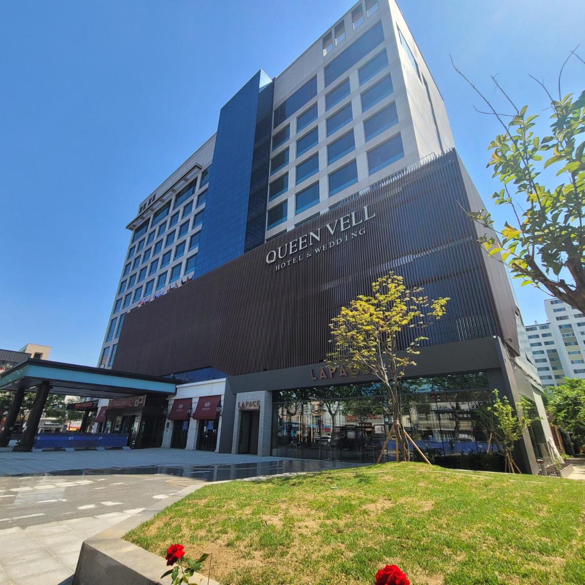 Queenvell Hotel - Housity