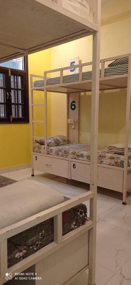 Hashtag Traveler's - Housity