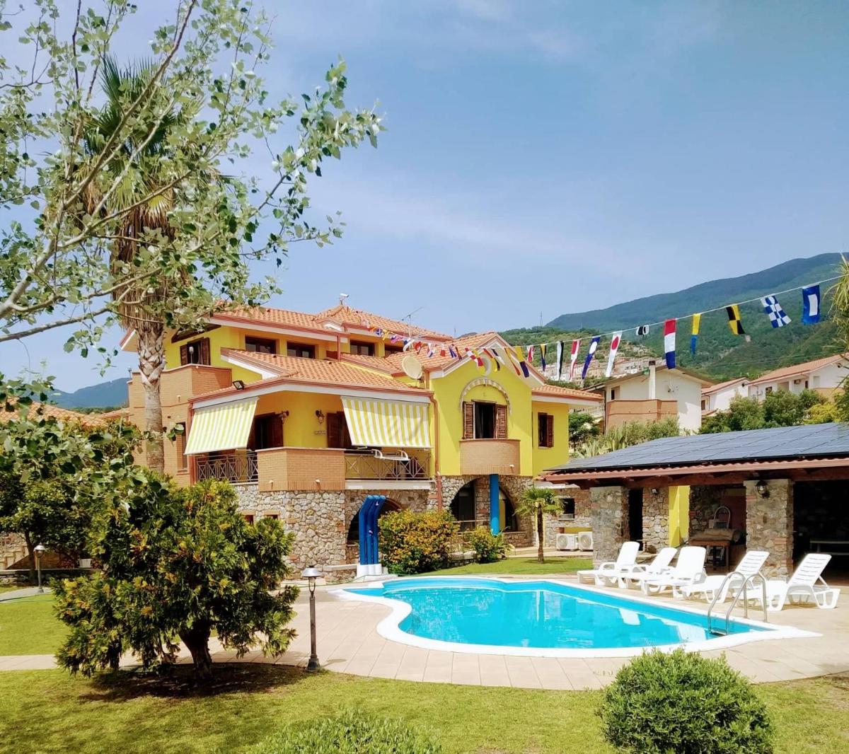 Elios bed and breakfast in Villa - Fuscaldo - Housity
