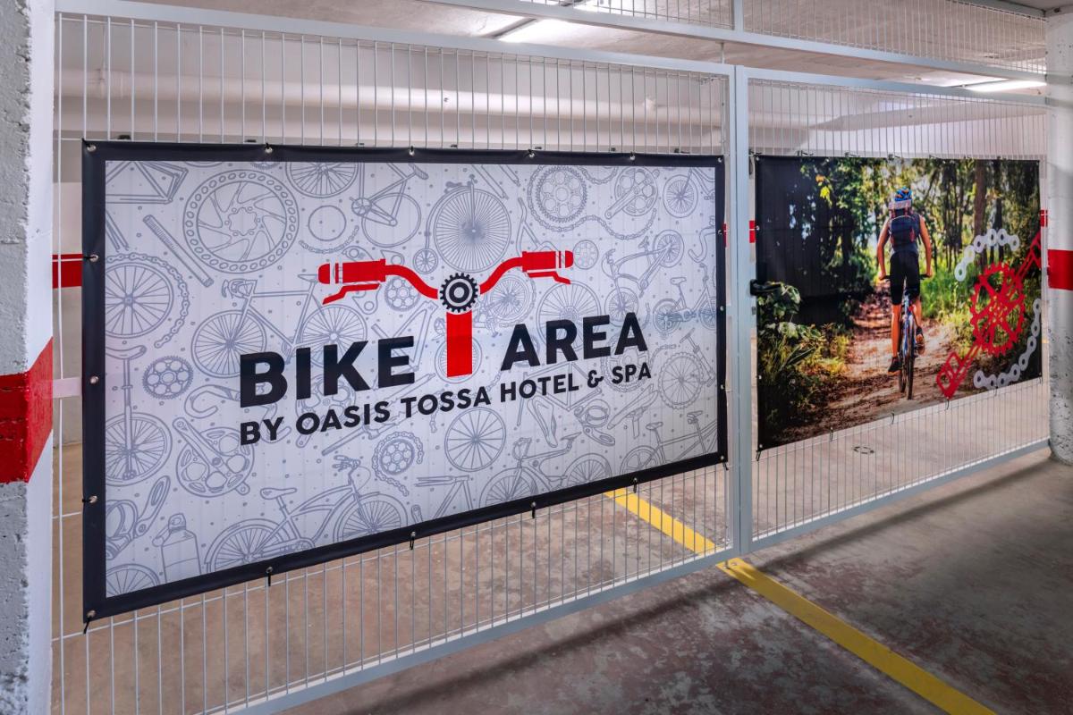 Montar en bicicleta en GHT Oasis Tossa & Spa o alrededores